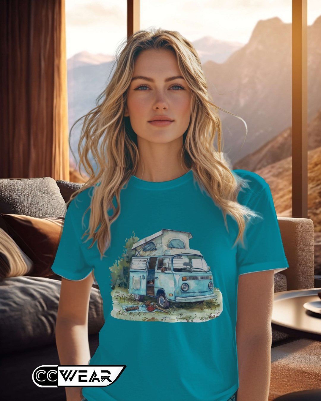 VIBRA DE AVENTURA EN UNA CAMISETA 🌅 Viajar, descubrir y vivir sin límites. Este diseño exclusivo de CC WEAR captura la esencia de la libertad sobre ruedas, con una furgoneta clásica, música y naturaleza en perfecta armonía.
